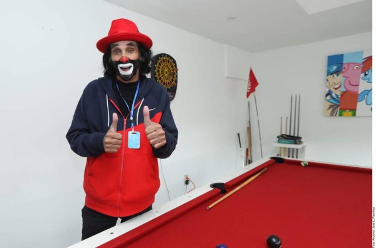 González Gutiérrez falleció a los 75 años, luego de haber pasado más de una semana hospitalizado. Cepillín ingresó al Corporativo Hospital Satélite el sábado 27 de febrero por una lesión en la espalda, la cual surgió luego de un estirón que se dio por evitar una caída en las escaleras de su casa, en Metepec, Estado de México, donde pasó los últimos años de vida.