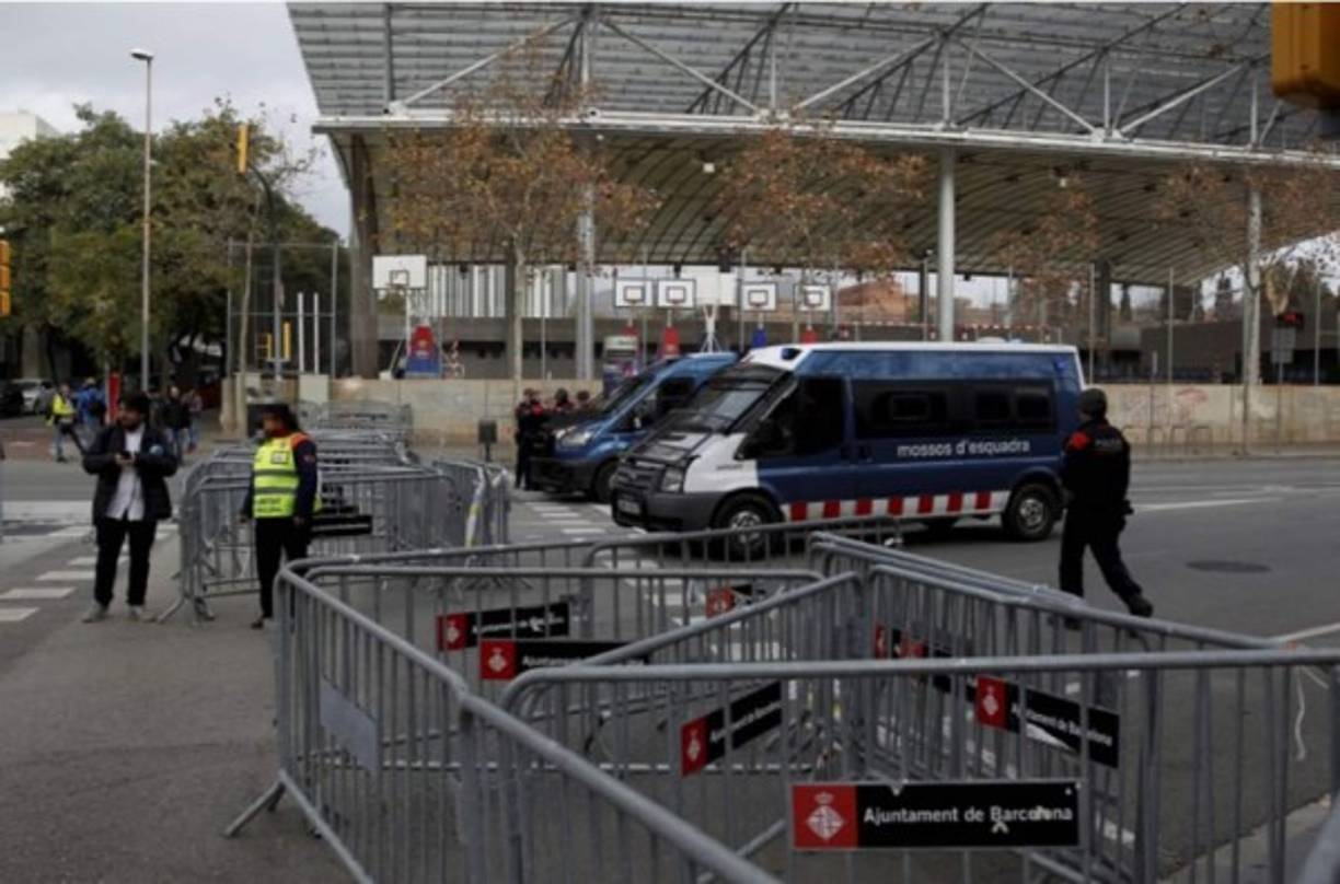 La Ciudad Condal y los alrededores del Camp Nou también están blindados con máxima seguridad ante las acciones de protesta del movimiento independentista catalán.