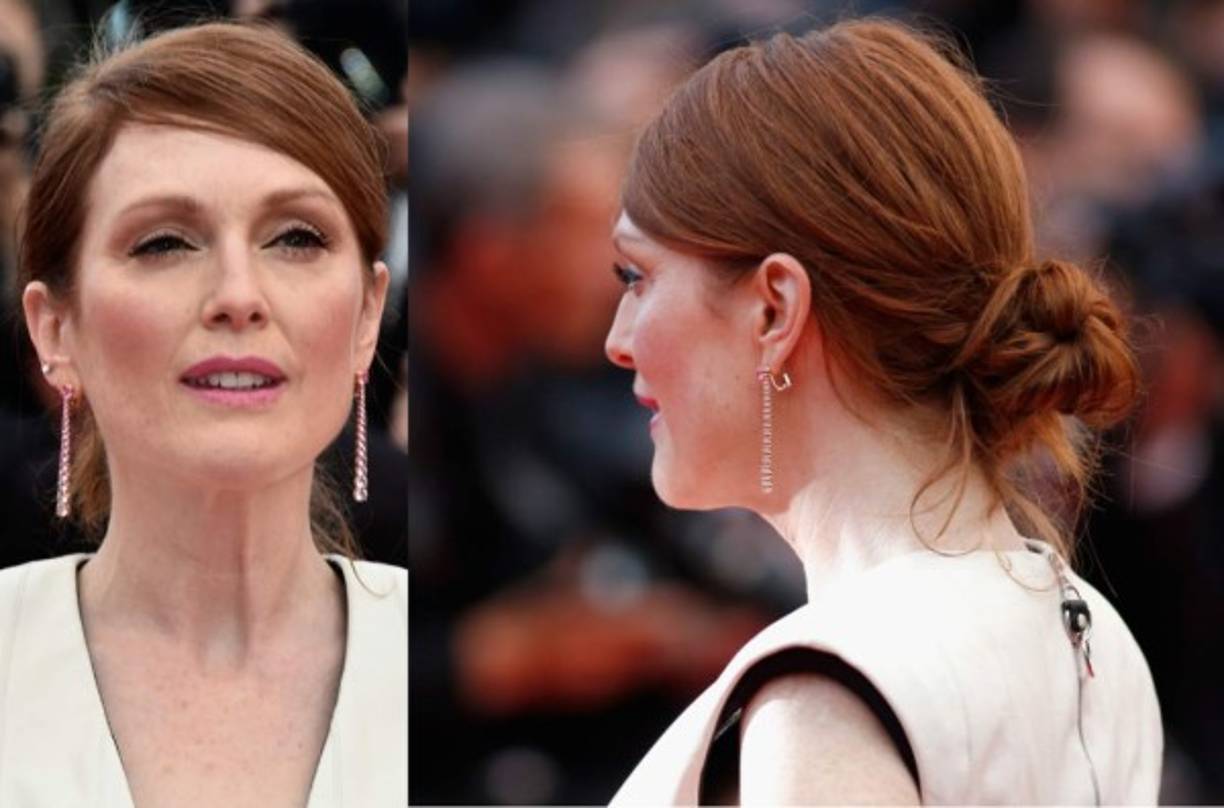 Julianne Moore, con un moño bajo deshecho, eyeliner negro y labial rosa, a juego con sus pendientes.