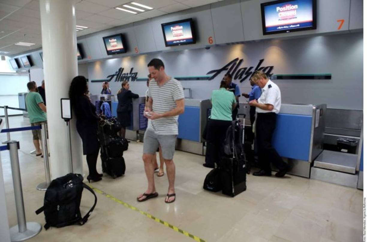 La contingencia por el huracán, considerado el más devastador de la historia, es focalizado por los militares en la zonas de playa de Jalisco, Colima y Nayarit.