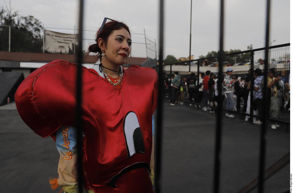 Profeco pidió a los afectados levantar denuncias en la dependencia y el Estadio Azteca se deslindó del caso y aclaró que Ticketmaster era la empresa que debía responder.