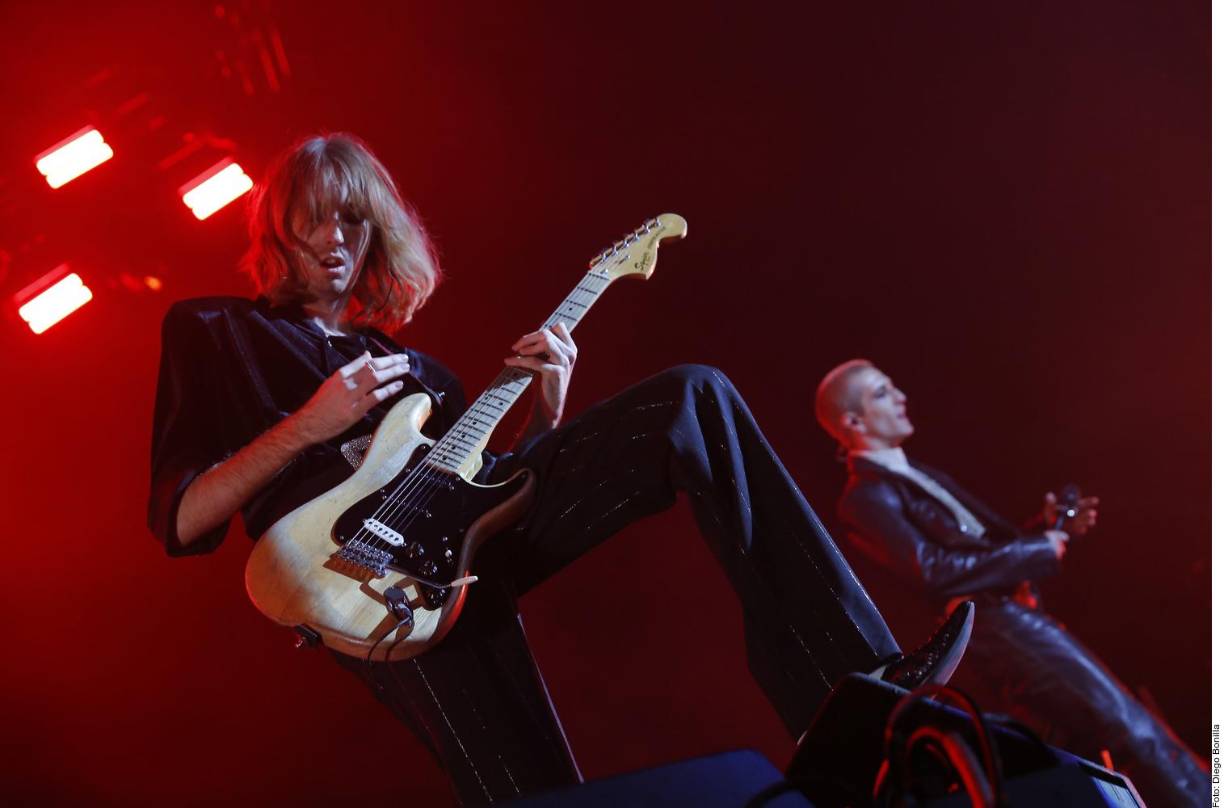 Damiano se quitó la camisa y la chaqueta, para lucir todos los tatuajes de su torso, a la vez que lucía un gran collar. Dio inicio a “Supermodel”.”La canción que sigue es especial. La hemos tocado muchas veces y en algunas entrevistas hemos dicho que sí, ya estamos aburridos de esta canción. La verdad, es broma, porque es una canción que nos ha traído mucha suerte”, confesó el cantante.