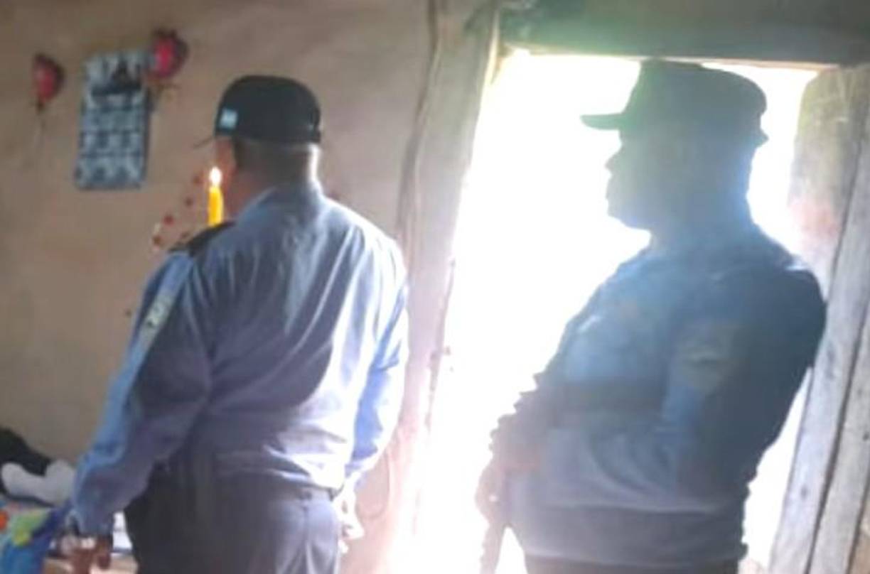 La policía recibió información que el asesino huyó del país. También sigue una línea de investigación en la que se menciona que los vecinos de Diana le quitaron la vida al agresor.