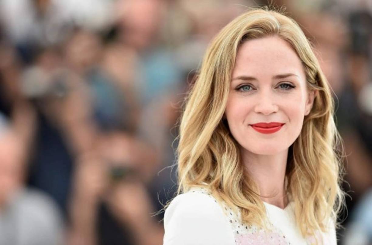 Originalmente, Marvel quería a la actriz Emily Blunt para interpretar a “Black Widow” en Iron Man 2 (2010), pero la británica no pudo asumir el papel debido a un compromiso previo de protagonizar Los Viajes de Gulliver (2010).