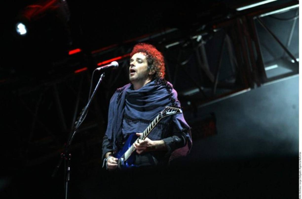 Cerati siguiò su colaboración con personajes como Gustavo Santaolalla, Shakira y Roger Waters.