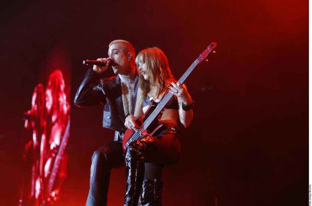 El cuarteto italiano de rock alternativo sorprendió al incluir en su repertorio algo muy mexicano, un corrido tumbado, con “Ella Baila Sola”, el éxito de Eslabón Armado y Peso Pluma, pero en formato acústico, en un escenario reducido sobre una plataforma a medio concierto.