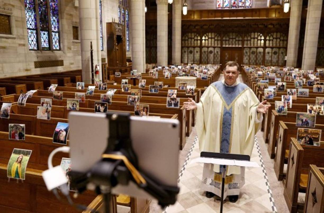 Ante las prohibiciones, la Iglesia improvisa y da a menudo muestras de imaginación.