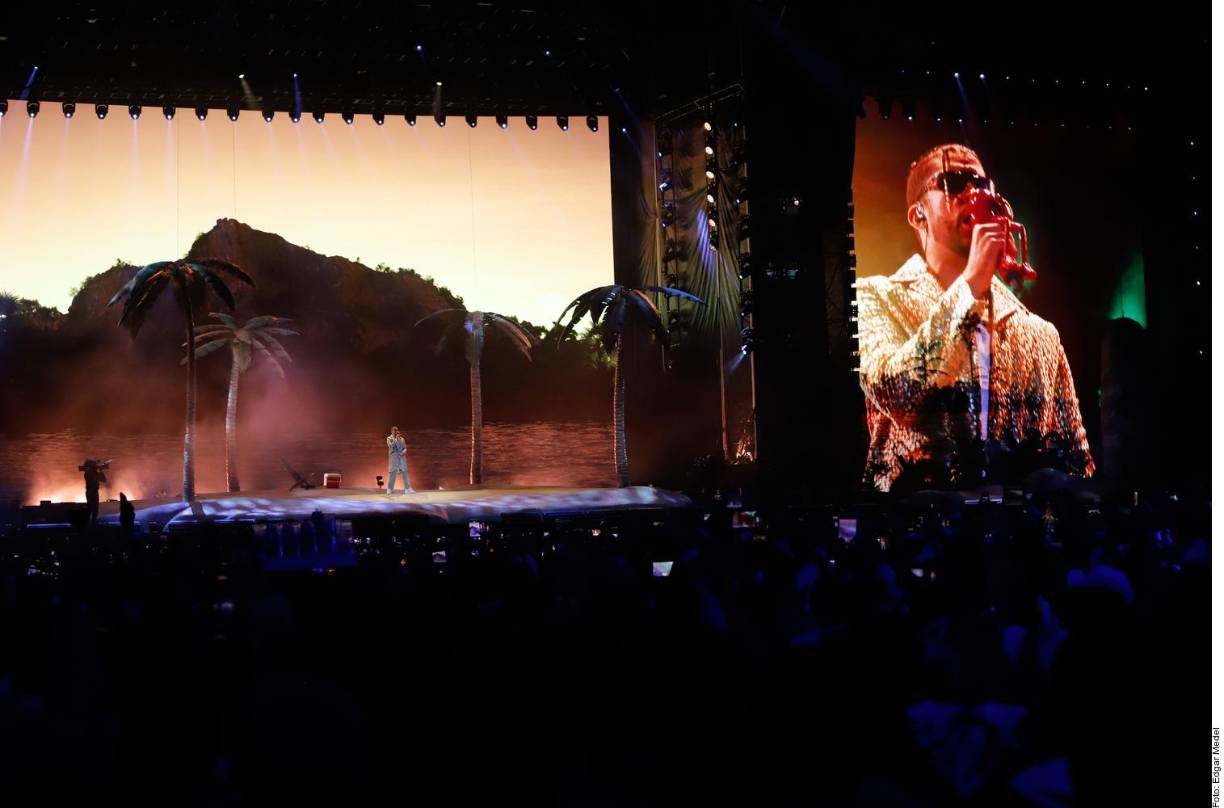 Mientras que “Un verano sin ti” debutó en la cima de la lista de los mejores 200 de Billboard Estados Unidos, por lo que es el segundo disco de Bad Bunny y el segundo en español en general en encabezar la lista.