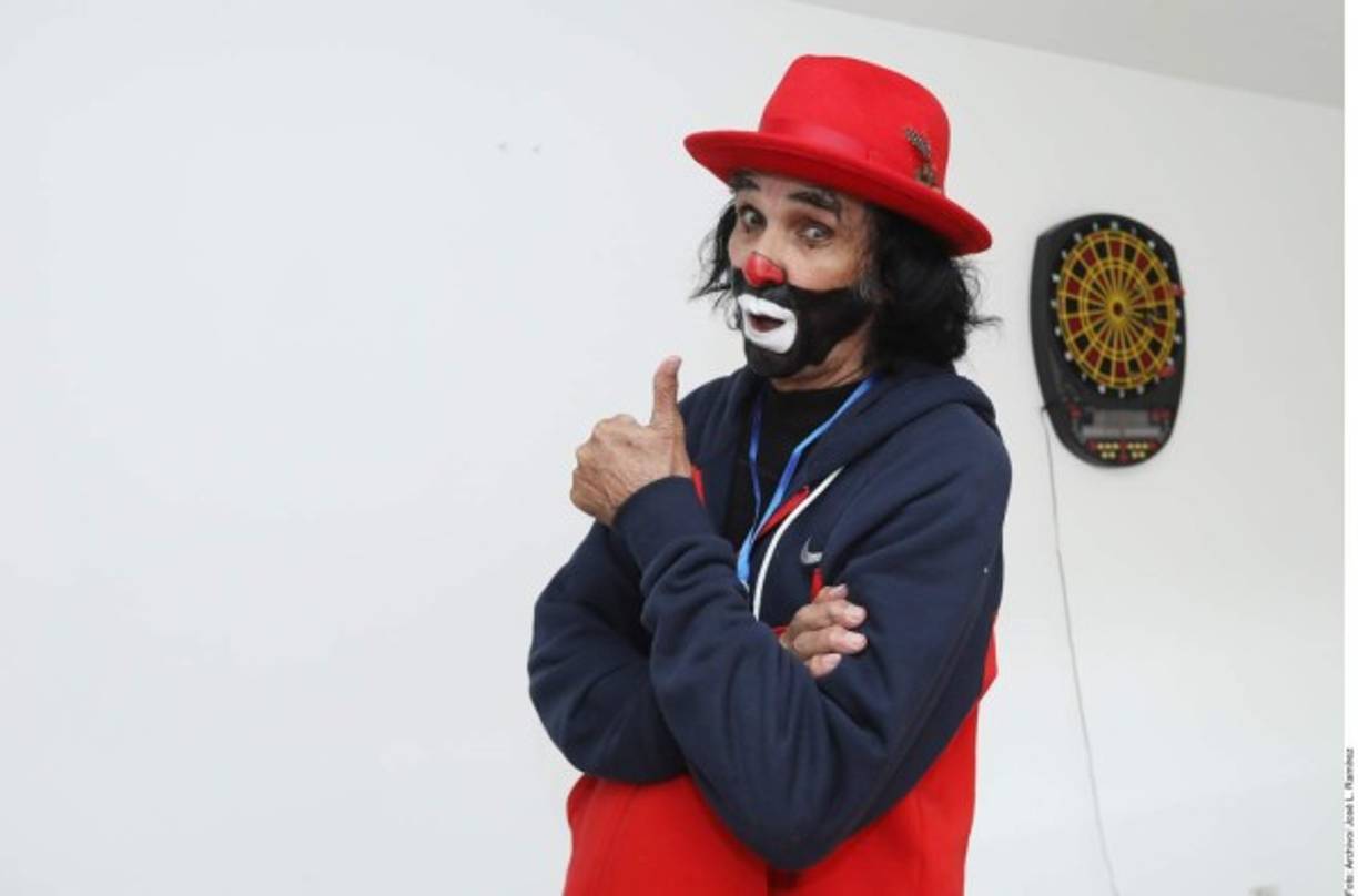 La esposa del comediante así como sus hijos están muy dolidos por esta gran pérdida para la familia. '¿Qué te puedo decir? Mamá era su sombra, su amiga, su compañera, su esposa, su todo', comentó Aydé al hablar del estado anímico de su mamá en este momento.