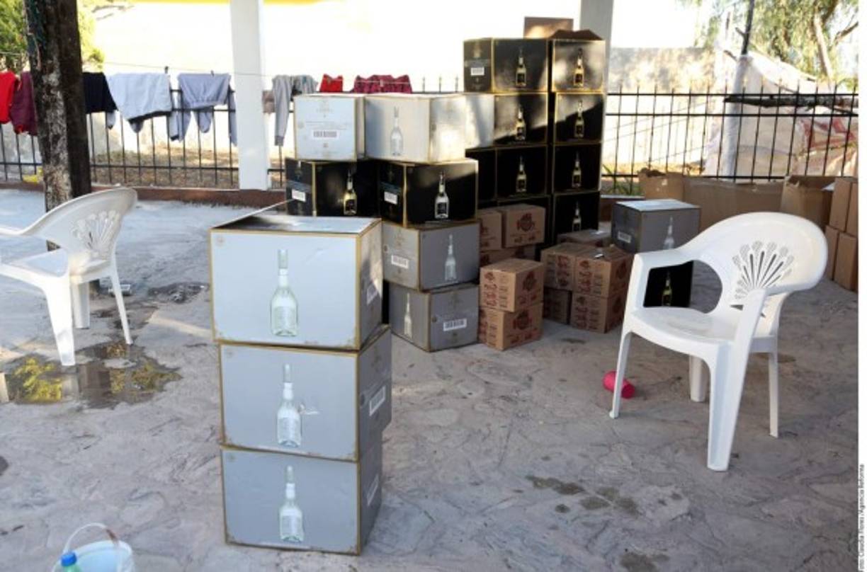 El alcohol está listo para los invitados sedientos.