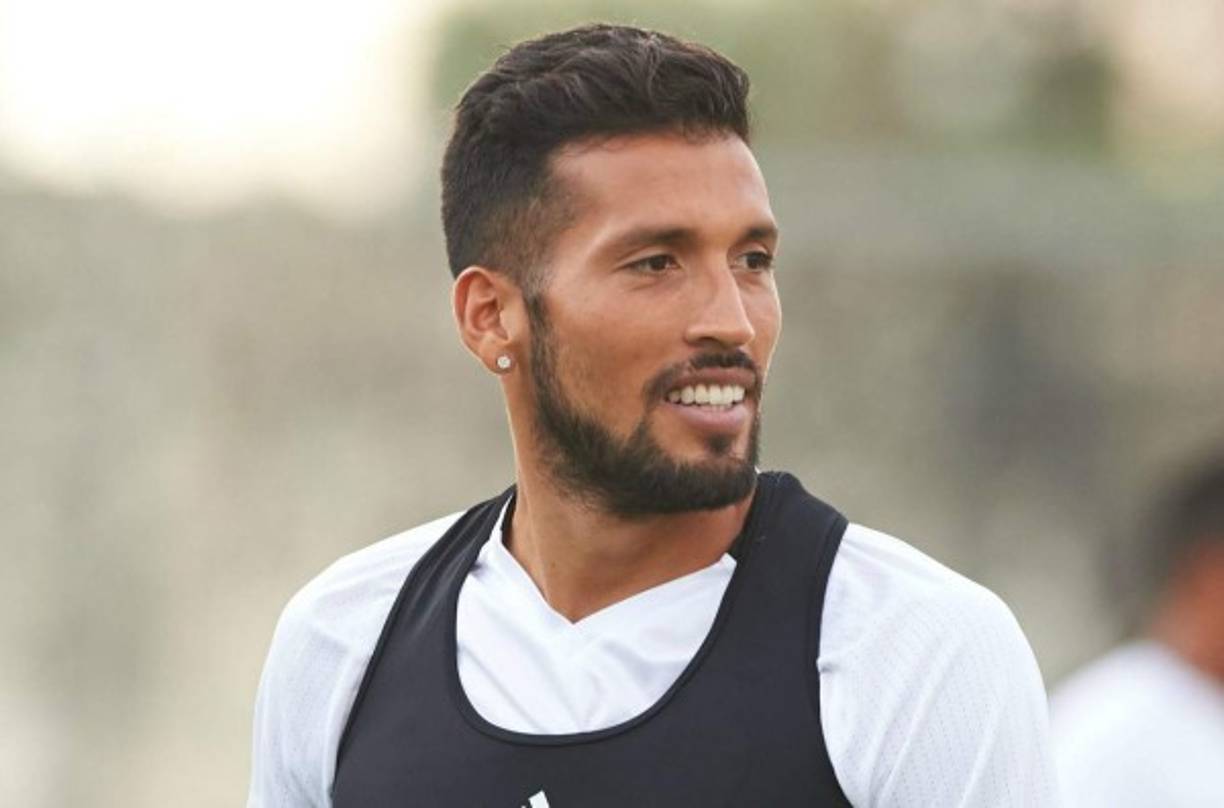 Ezequiel Garay está con pie y medio fuera del Valencia. La oferta del Spartak de Moscú ha convencido a todas las partes y pese a que el acuerdo no está cerrado, es posible que en breve los dos equipos lleguen a un pacto.