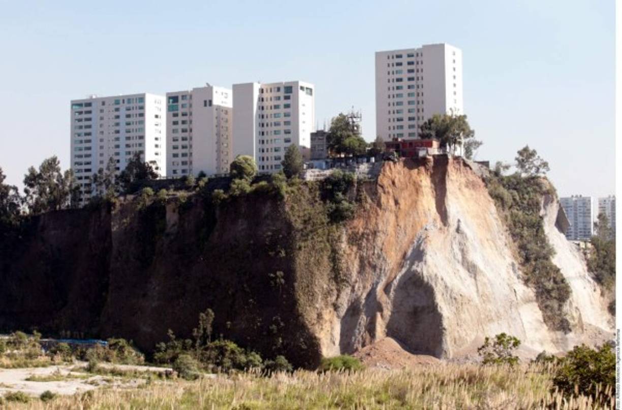 En los últimos meses han habido más de cinco deslaves y derrumbes .