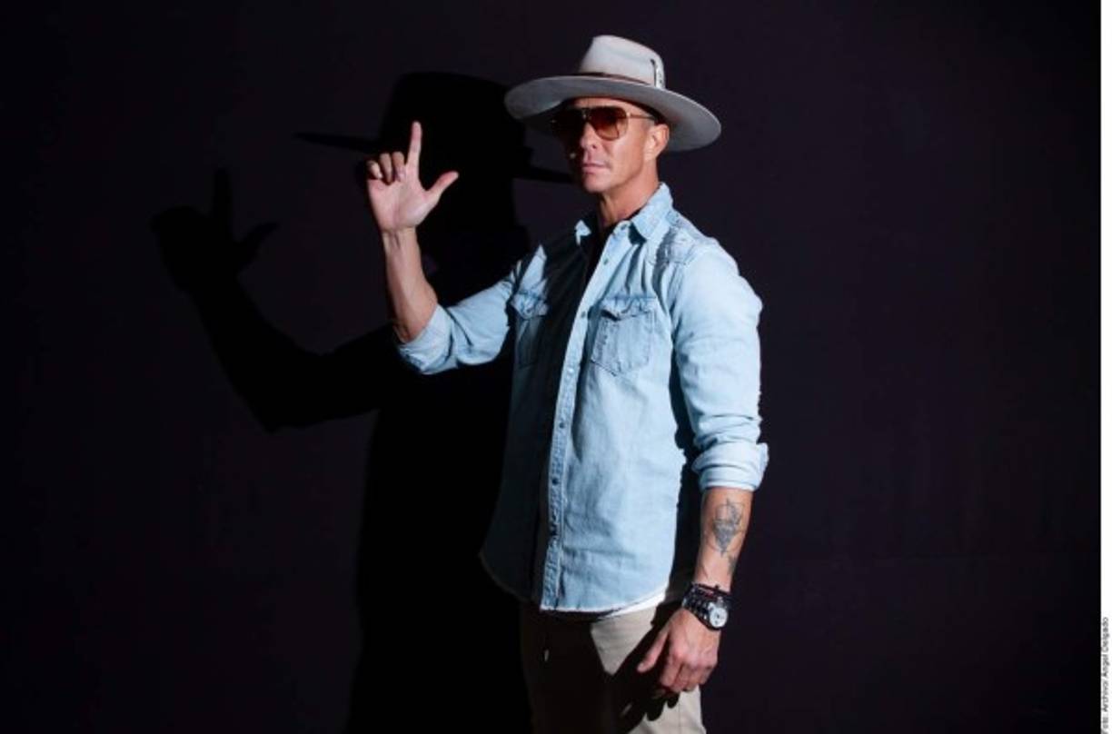 El músico ha detallado, además, que tras su encuentro íntimo, no volvió a saber nada de la intérprete: 'Salma es increíble, la quiero, la adoro y nunca más la volví a ver'.