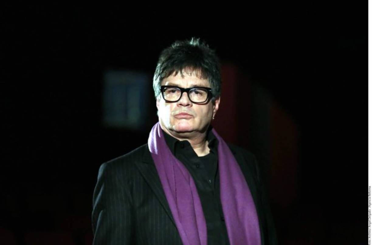 El actor Alejandro Camacho reveló que por exponerse mucho al sol y utilizar refresco de cola en vez de bronceador ahora padece cáncer de piel en el rostro. Camacho aseguró que ya está bajo tratamiento médico para así evitar los estragos que causa esta enfermedad.