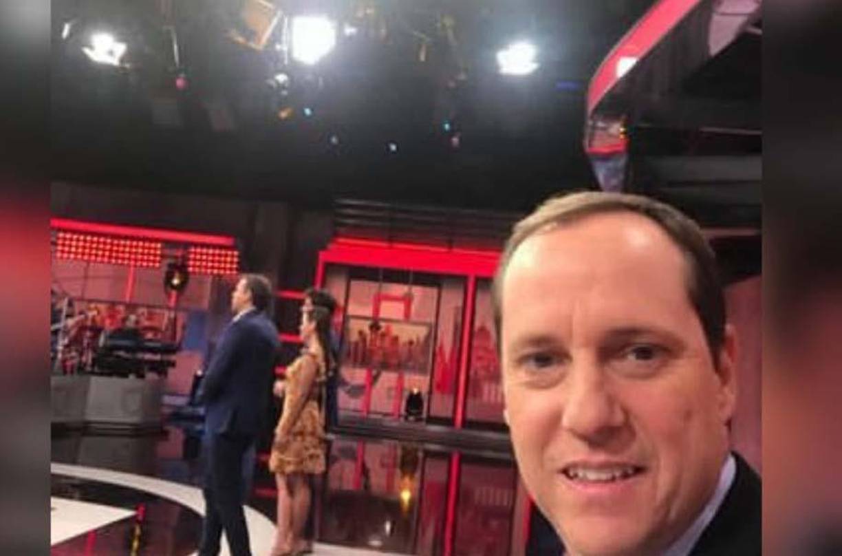 Paco Villa cuenta con 51 de años de edad y es de los relatores mexicanos más famosos .