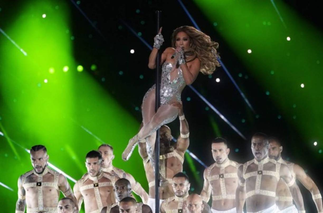 Los internautas creen que Jennifer López fue la que más brillo en el show del medio tiempo del Super Bowl 2020 y lo que más está dando de qué hablar fue su sensual baile en un tubo.