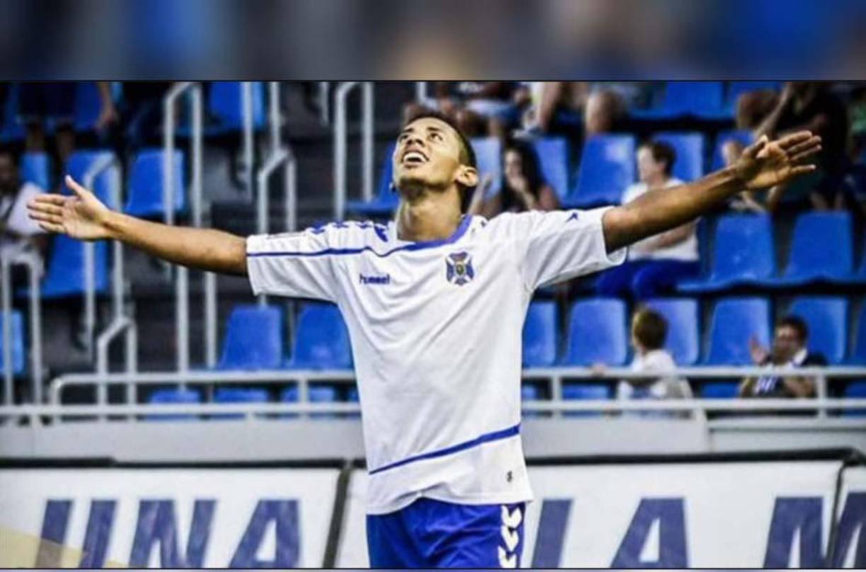 El fútbol da revancha y el Choco Lozano volvió en el 2015 al fútbol español. En esta ocasión el Tenerife de la segunda división confió en él. 