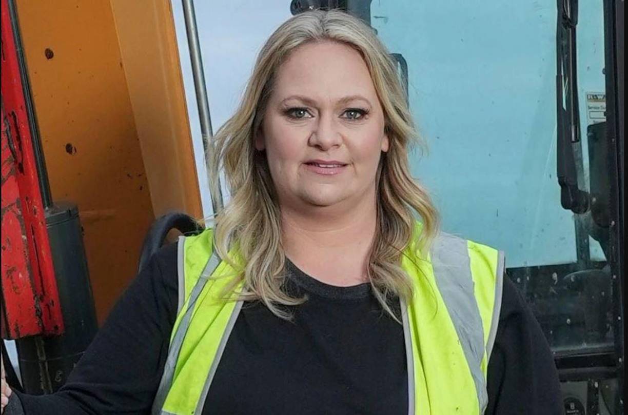 Sasha, quien cono al duque de Sussex cuando trabajaba como moza de cuadra en el retiro campestre del Rey Carlos III, mantuvo en secreto el íntimo encuentro durante más de dos décadas, pero sintió que el ‘mundo se hizo más pequeño’ una vez que el príncipe publicó sus memorias y la gente comenzó a especular sobre la identidad de su mujer mayor.