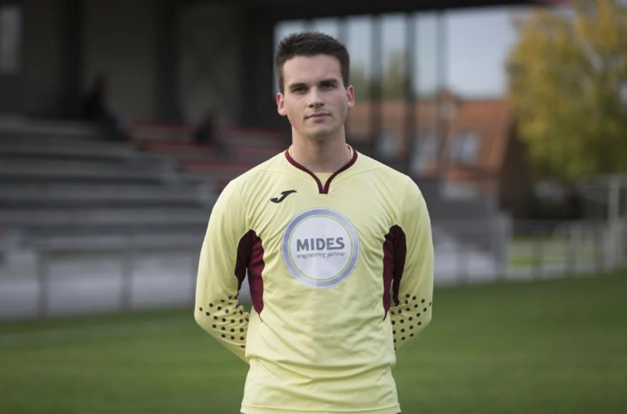 “Todos los jugadores estaban en el vestuario juntos después del incidente. Cuando ha llegado el mensaje de que nuestro portero había muerto, ha sido un golpe inusualmente duro. Creo que algunos todavía no se dan cuenta de lo que ha sucedido exactamente”, mencionó el asistente técnico del equipo.