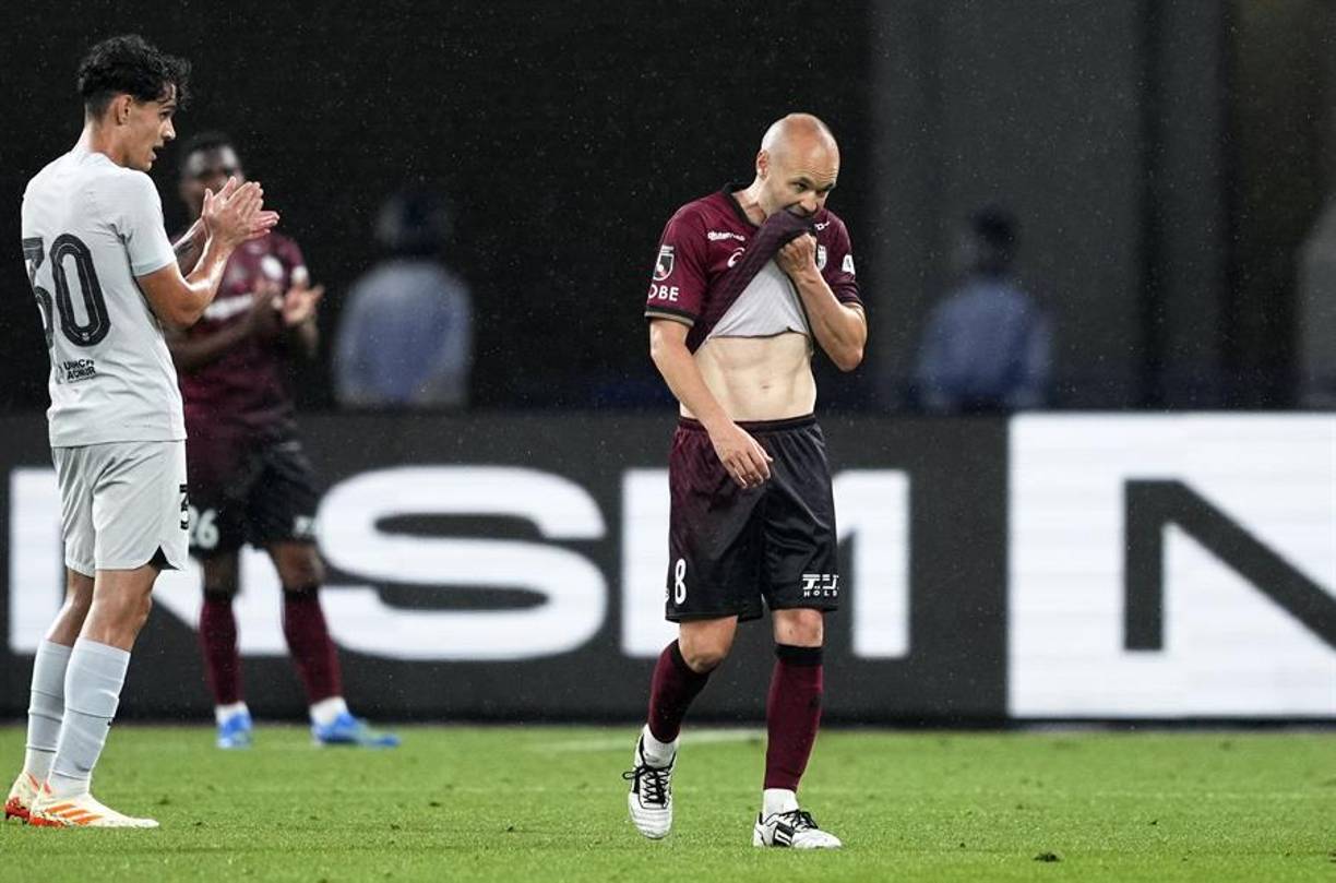 “No sé lo que dejo. Lo que he intentado dejar ha sido todo, tanto dentro como fuera del campo. Mi trabajo, mi profesionalidad, mi respeto por el fútbol, por mi profesión”, dijo el centrocampista tras disputar un amistoso contra el Barcelona.