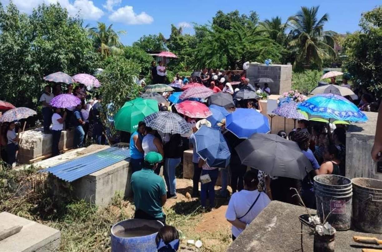 Las víctimas respondían a los nombres de, Osly Omar Colíndres, su compañera de hogar Angélica Andrade y su hija Mary Elizabeth Colíndres (de 6 años de edad).