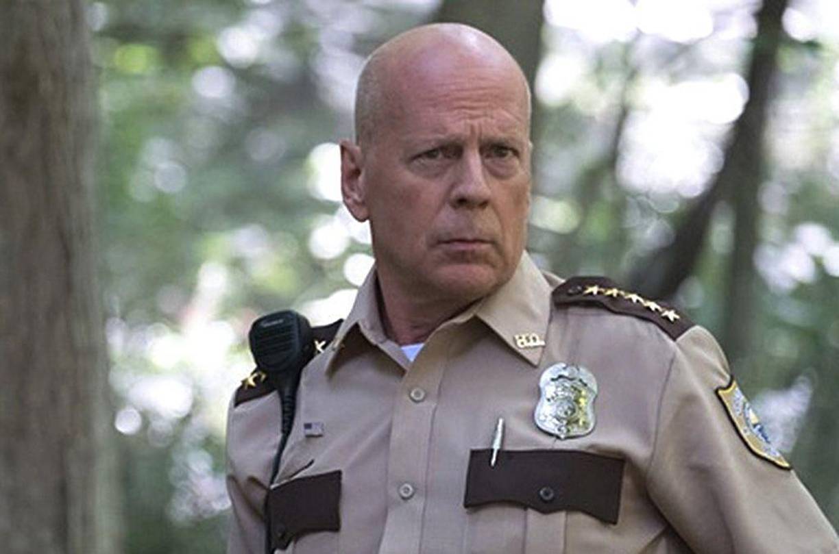 El último disparo (2017): En un intento de reconectar con su hijo Danny, el joven Will lleva a su familia de viaje a una cabaña en el bosque donde creció. Las vacaciones se convierten en una pesadilla cuando Danny y Will se cruzan con una banda de criminales y son testigos del asesinato de un policía corrupto. Cuando los asesinos secuestran a Danny, Will deberá ayudarlos a escapar de la policía si quiere recuperar a su hijo. Está en Netflix.