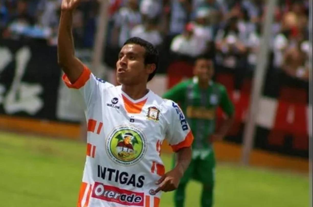 Se desempeñaba como volante ofensivo y destacaba por sus buenos pases largos y remates de fuera del área. 