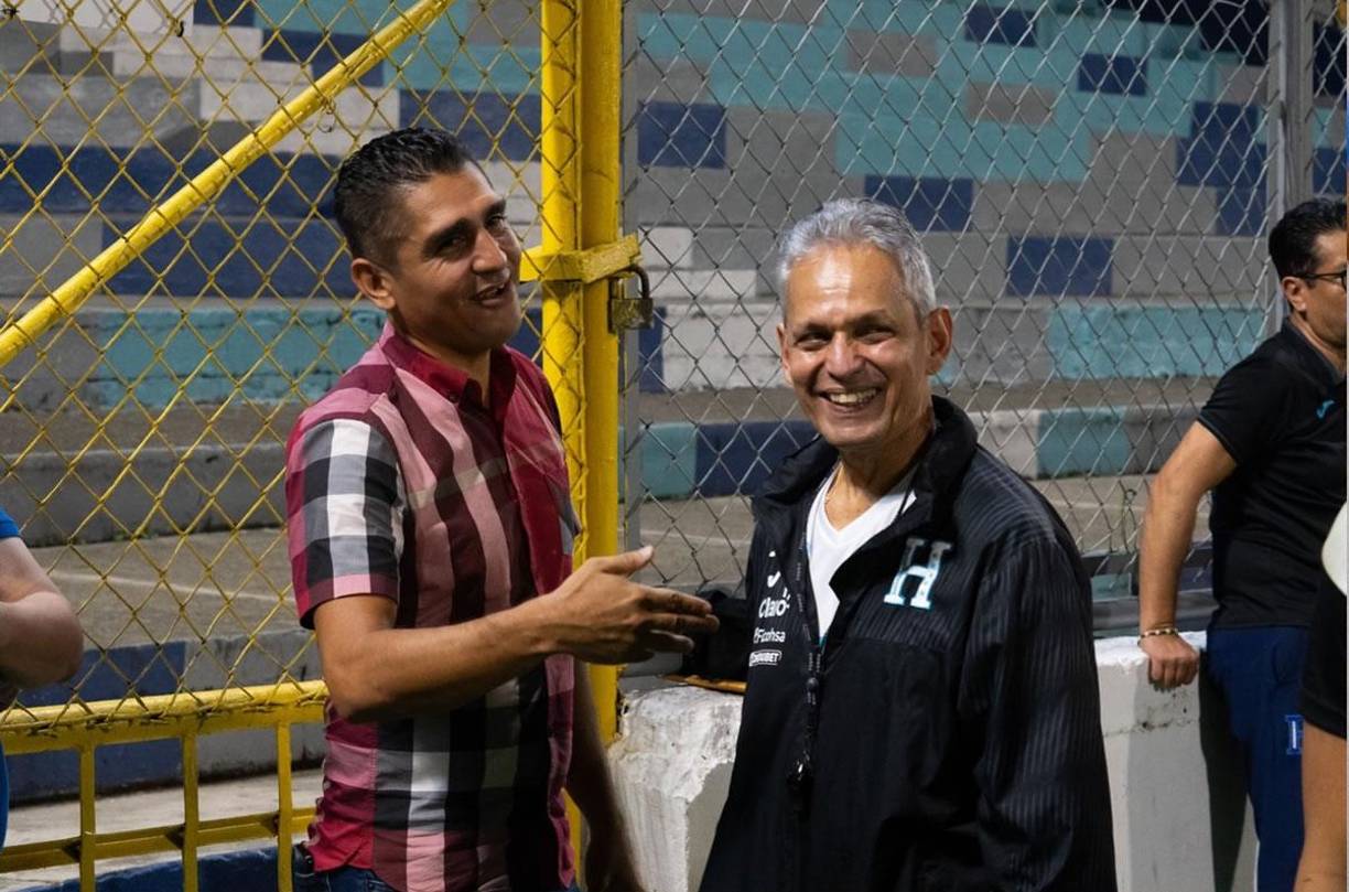 Reinaldo Rueda recibió la especial visita de Jorge ‘Pitbull‘ Claros, quien fue parte del primer proceso del técnico colombiano en la Selección de Honduras.