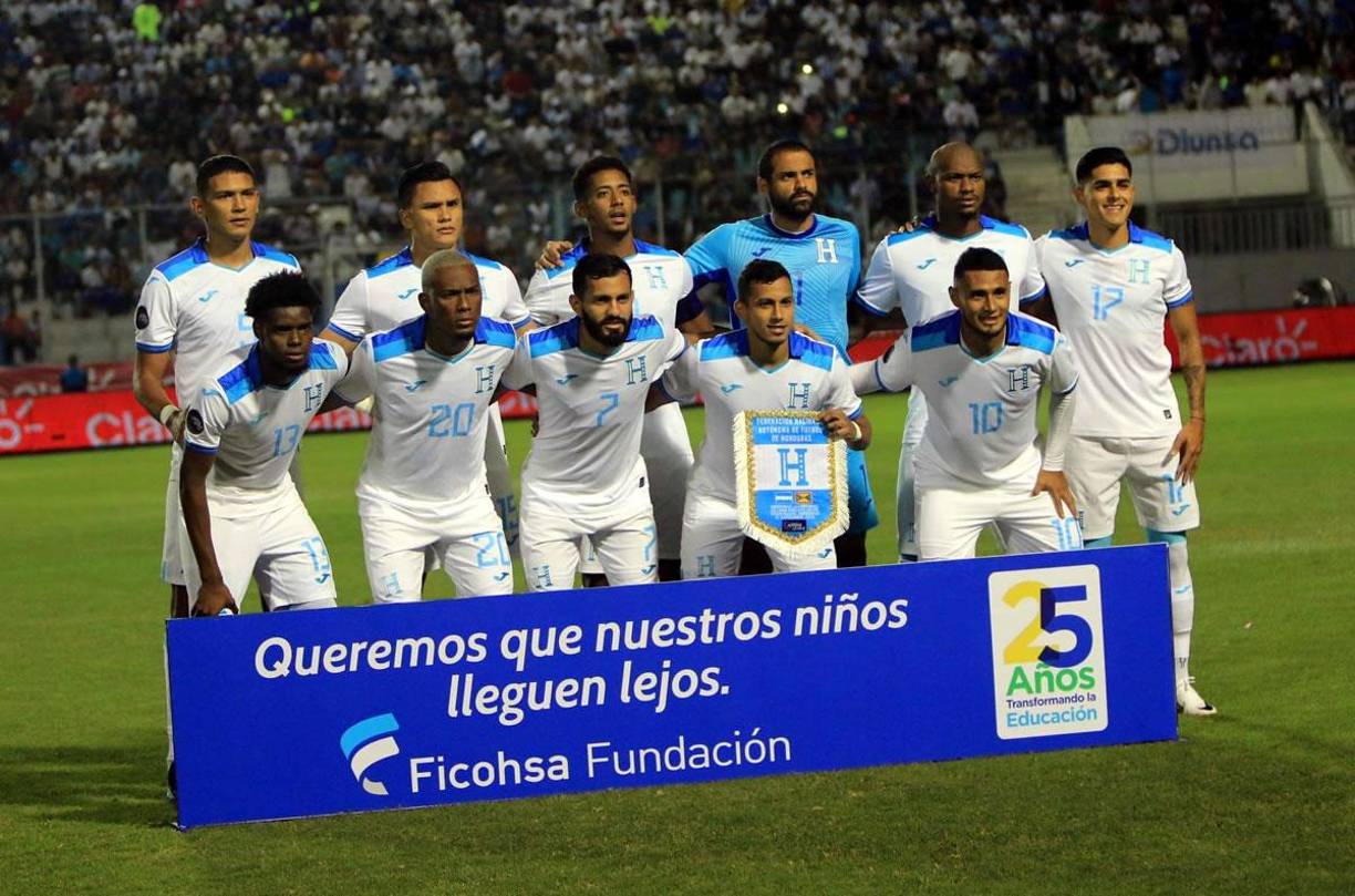 El 11 titular de Honduras posando antes del partido contra Granada.
