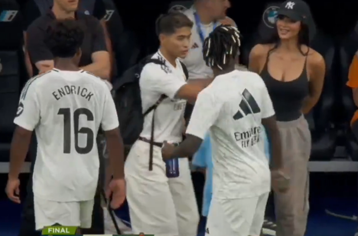 Kim Kardashian se encuentra de vacaciones en España y acudió para ver al Real Madrid en el Santiago Bernabéu.