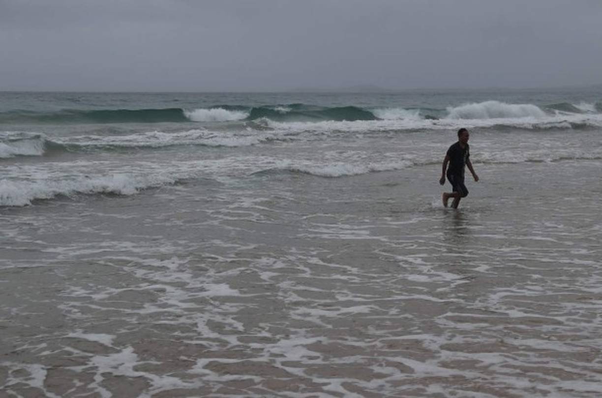 El huracán Dorian azota el este de Puerto Rico esta tarde perdonando el resto de la isla y se espera que continúa su trayectoria hacia el noreste, ganando intensidad en el Atlántico para luego alcanzar Florida el fin de semana.