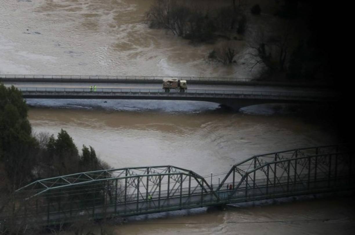 El pueblo de Monte Río también quedó aislado por las inundaciones en el norte de California.