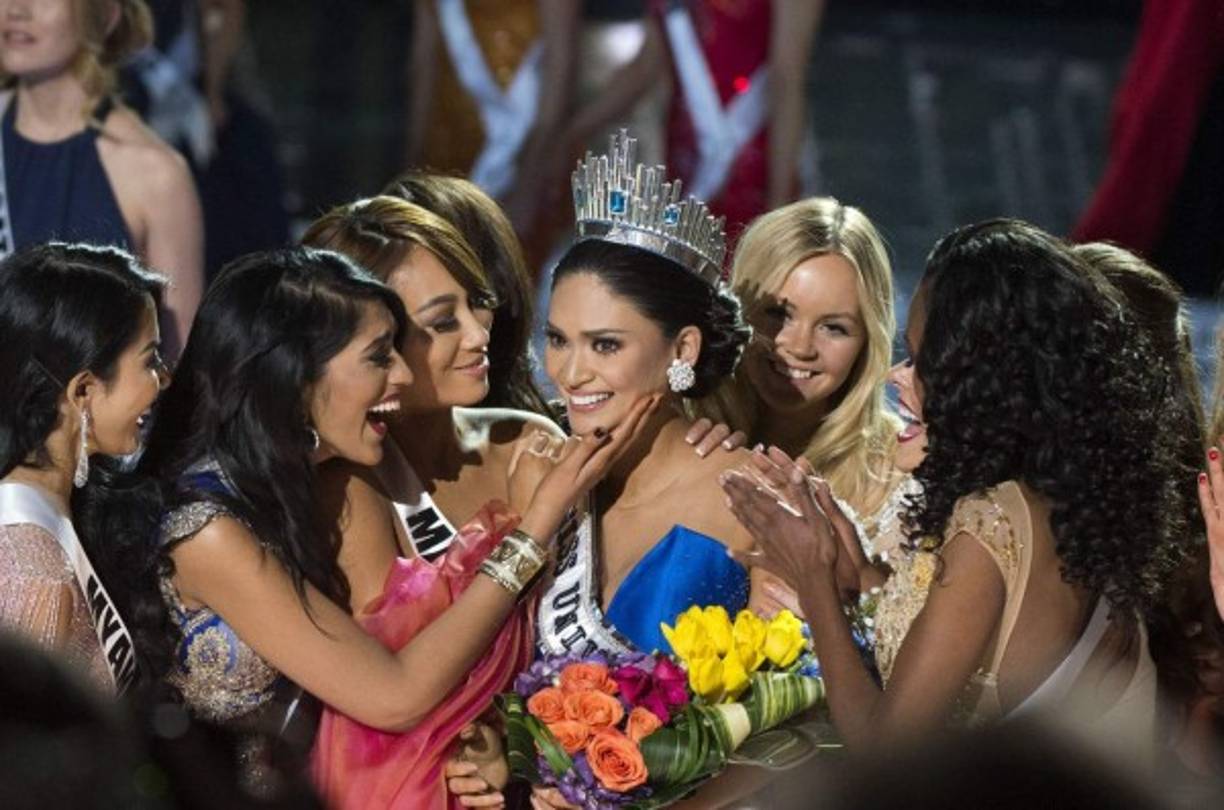 Miss Filipinas fue coronada Miss Universo este domingo en Las Vegas, luego de que el presentador se equivocara y anunciara como ganadora a Miss Colombia, una victoria que le dio a la latinoamericana el tiempo suficiente para sonreír y saludar a los presentes, antes de conocer el verdadero resultado.
