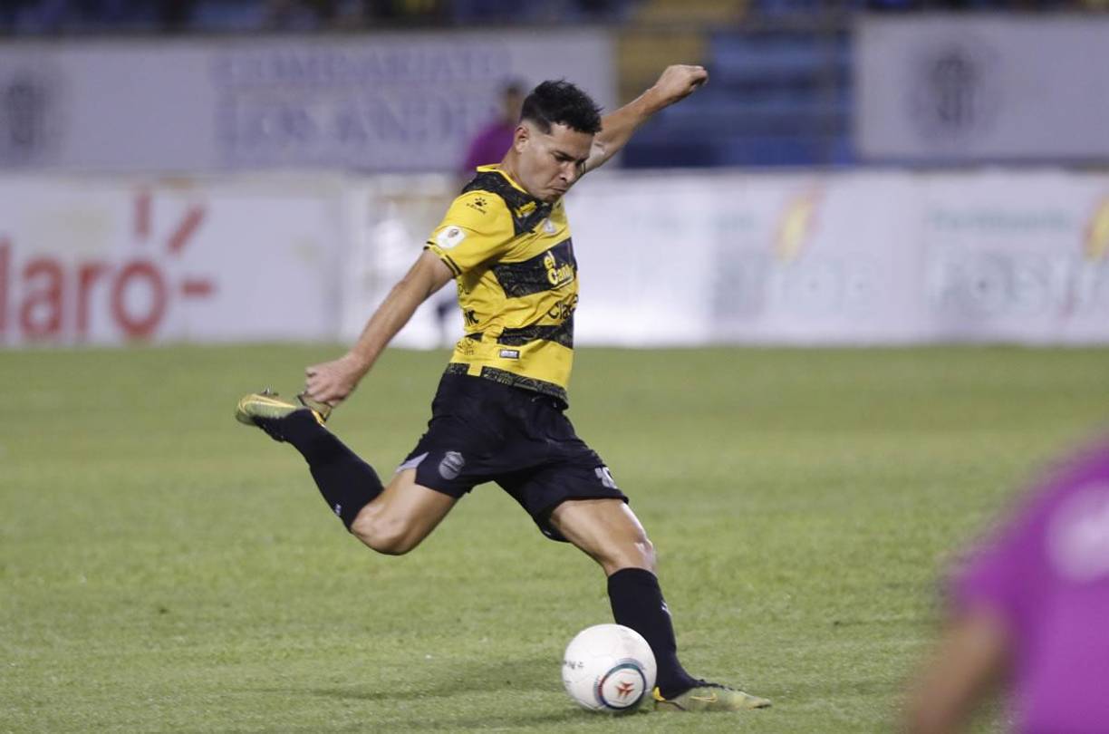 Jhow Benavídez - El mediocampista también figura en las convocatorias de los microciclos, pero no es los llamados oficiales. Sus actuaciones en Real España sobresalen. El volante de 28 años fue citado por última vez en el amistoso de junio frente a Ecuador.