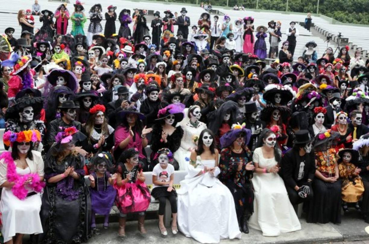 Cientos de catrinas y catrines participaron en 'La Catrina Fest MX'.