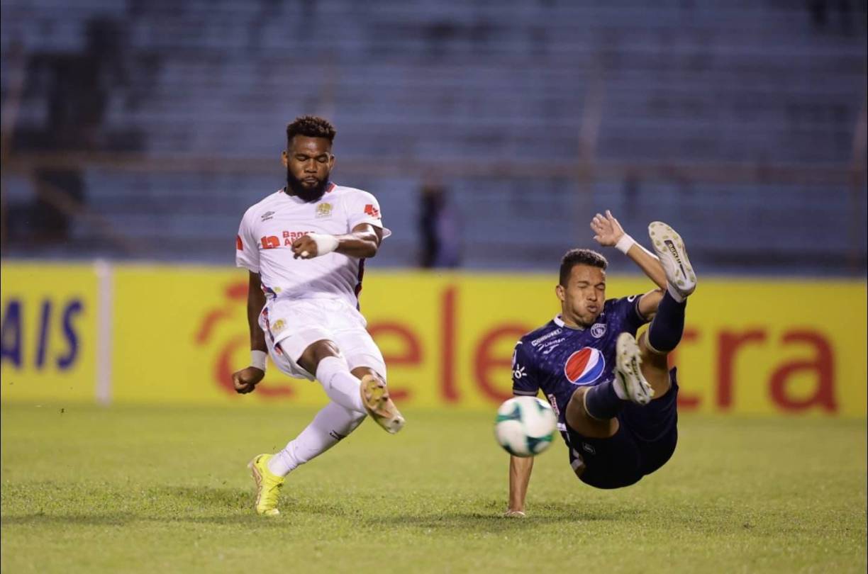 A los 53 minutos llegó el segundo tanto del campeón. Centro de Araújo, Kevin López de cabeza le colocó la esférica a Jorge Benguché y el atacante sin pensarlo dos veces realizó un disparo que se incrustó al ángulo.