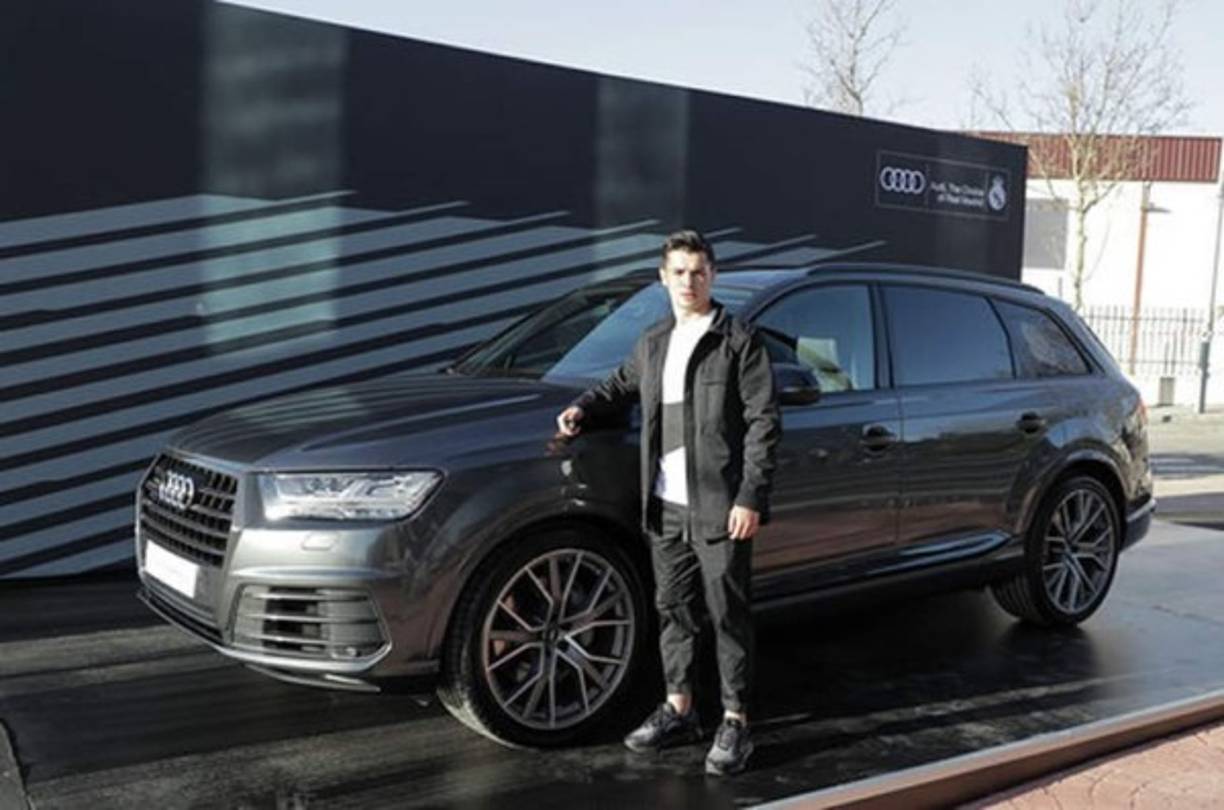 Brahim Díaz eligió el modelo Q7 50 TDI quattro tiptronic en color gris daytona con un precio de 77270 euros.