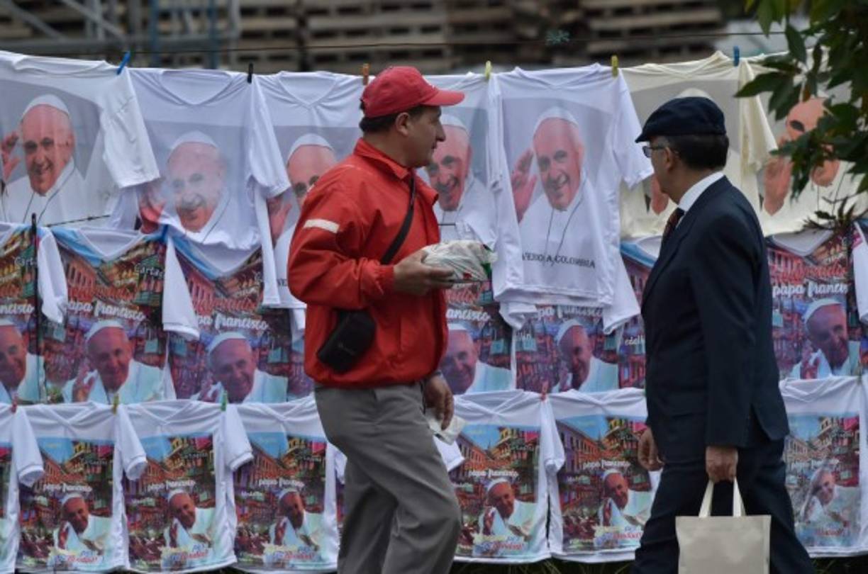 5- USD 94,4 millones en ingresos -<br/><br/>Se estima que tendrán las cuatro ciudades en donde estará el papa, según la vicepresidencia. Bogotá espera entradas por unos 57,9 millones de dólares, Medellín por 22,8 millones, Villavicencio por 8,8 millones y Cartagena por 5,2 millones.<br/><br/><br/>