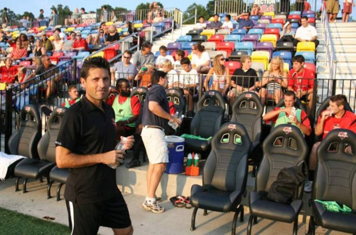 Alex Pineda Chacón: El talentoso mediocampista hondureño desde hace muchos años se encuentra en EUA y radica en Atlanta. Brilló como jugador en el Miami Fusion.