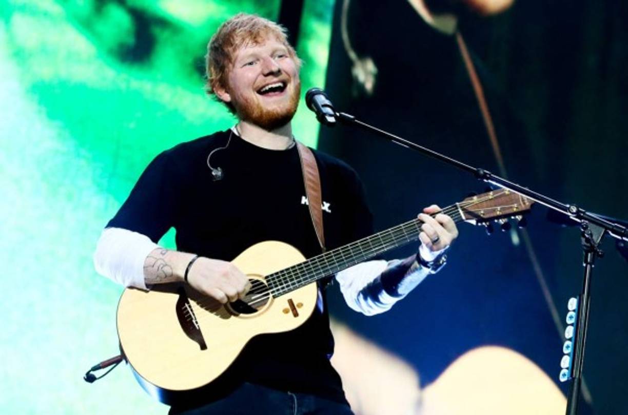 El cantante Ed Sheeran encabeza la clasificación de las treinta celebridades menores de 30 años más ricas de su país con 219 millones de dólares ganados en el último año.<br/><br/>El joven de 28 años ha visto aumentada su fortuna en gran medida gracias a su gira mundial 'Divide' y a la composición de canciones para otros artistas.
