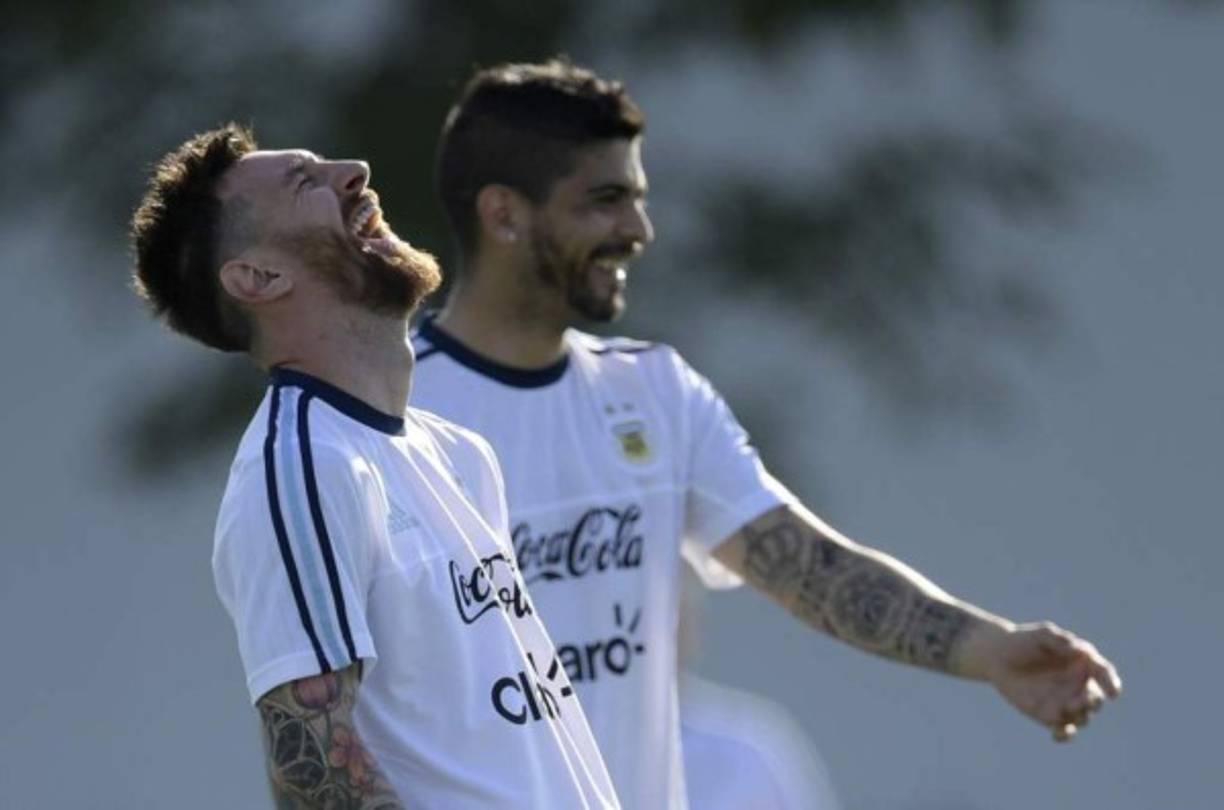 La policía antidrogas peruana decomisó 1.417 kilos de clorhidrato de cocaína, que iban a ser enviada a Europa, con la fotografía del ídolo del fútbol Lionel Messi y el sello del rey de España.