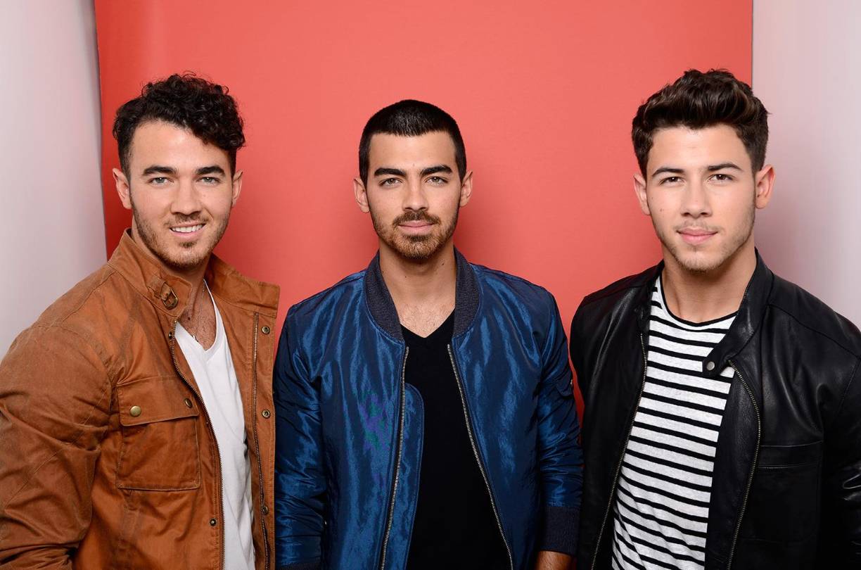 Los Jonas Brothers, el trío pop-rock que se catapultó a la fama a principios de los 2000, han anunciado su regreso a la actuación con una nueva película navideña para <b>Disney+.</b>