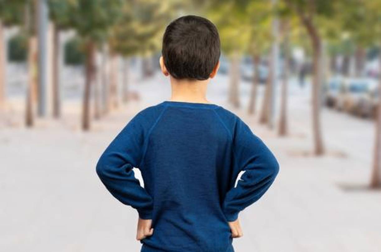 En diversos capítulos, Doofy the Dragon propone métodos para causar daño y exhibe agresiones explícitas. Un incidente preocupante ocurrió cuando un niño cuestionó a su madre si se puede “vivir feliz” o “dejar de vivir feliz”, mencionando al dragón como motivación.