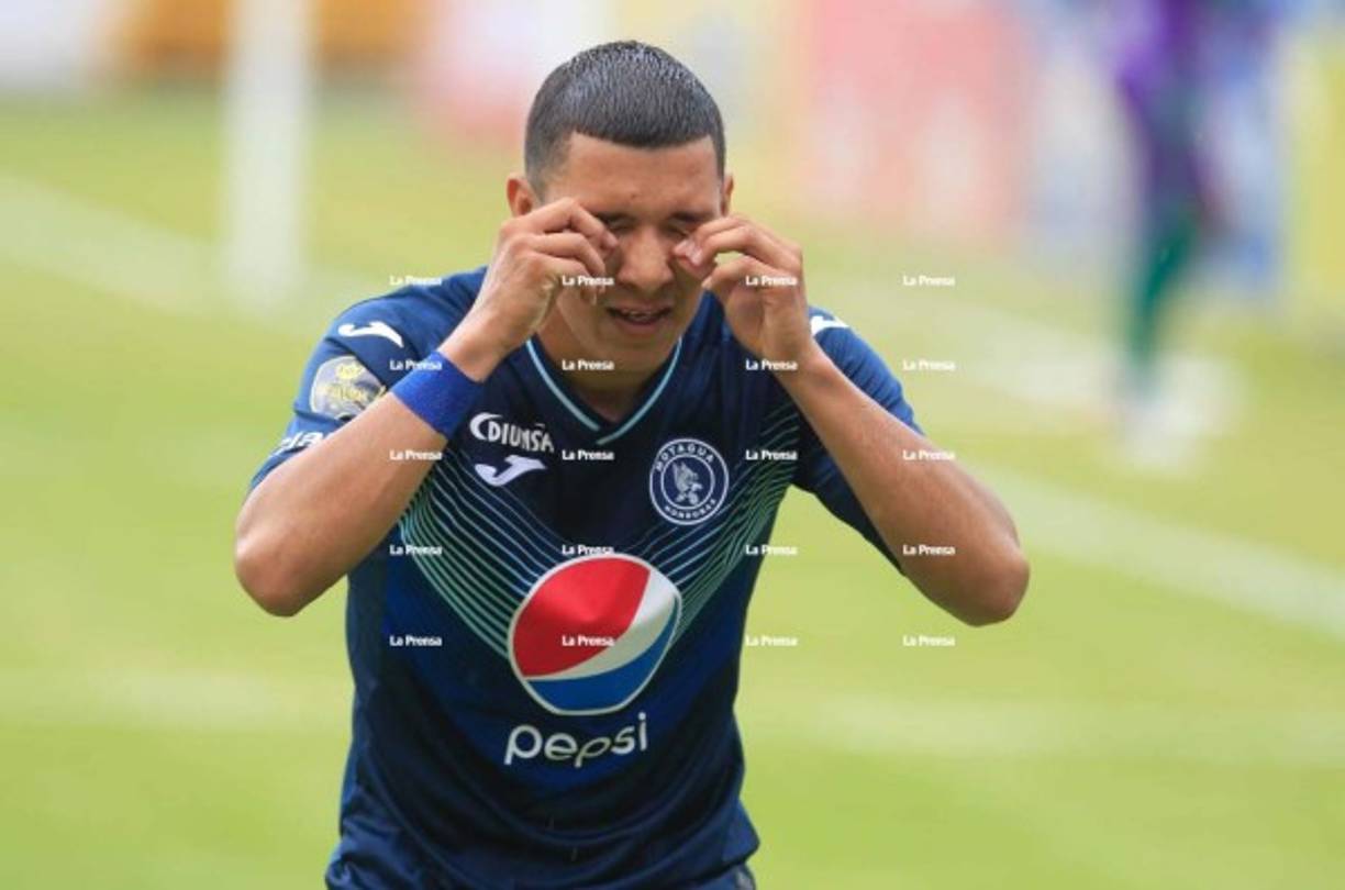 Kevin López y su festejó peculiar al momento de marcar su doblete.