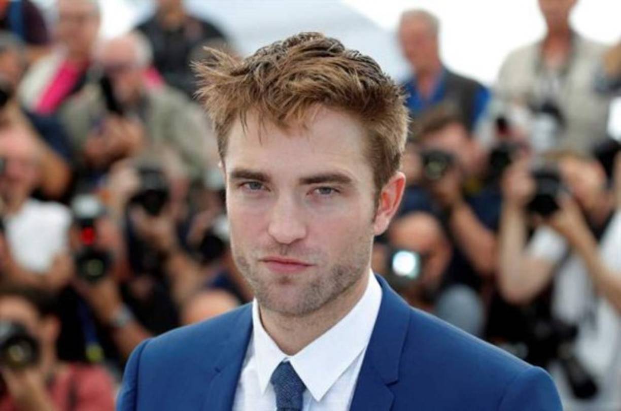 Robert Pattinson: El protagonista de la saga crepúsculo afirmó tiempo atrás: 'no creo que yo sea un romántico más, de hecho, creo que soy un maníaco depresivo”, con estas palabras, Robert Pattinson reveló que había sufrido problemas anímicos.