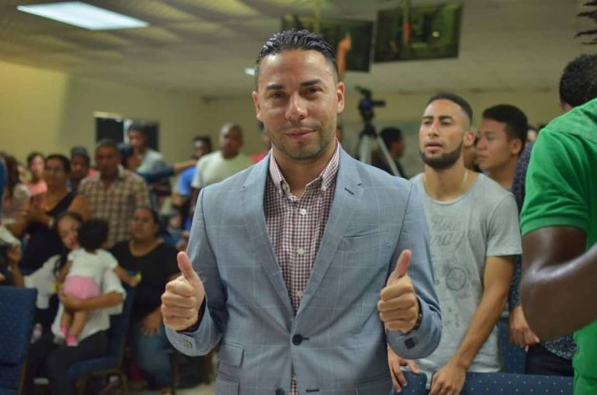 El exfutbolista hondureño Derick Hulse es ahora pastor y está decisión la tomó cuando se encontraba en Guatemala. Hoy el exmediocampista es un ejemplo para muchos, predica la palabra de Dios a pandilleros, personas que se encuentran en problemas, es consejero matrimonial y ha ayudado a muchos futbolistas.