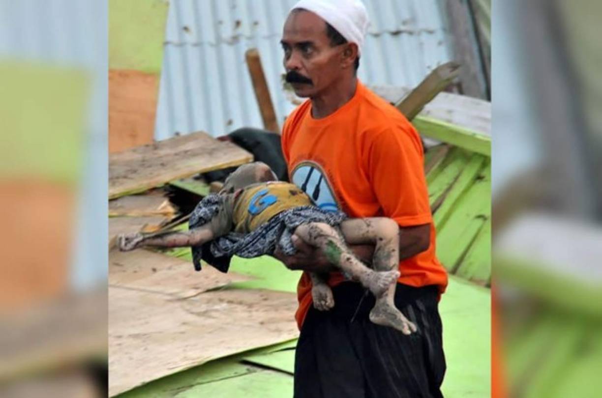 Crueles imágenes dejó el potente tsunami que golpeó la ciudad indonesia de Palu, en las islas Célebes. El fenómeno desencadenó un fuerte sismo que golpeó la región. <br/>Además de los heridos, 29 están desaparecidas y hay registrados 16.732 desplazados, según los datos ofrecidos por el portavoz de la Agencia Nacional de Gestión de Desastres (BNPB).