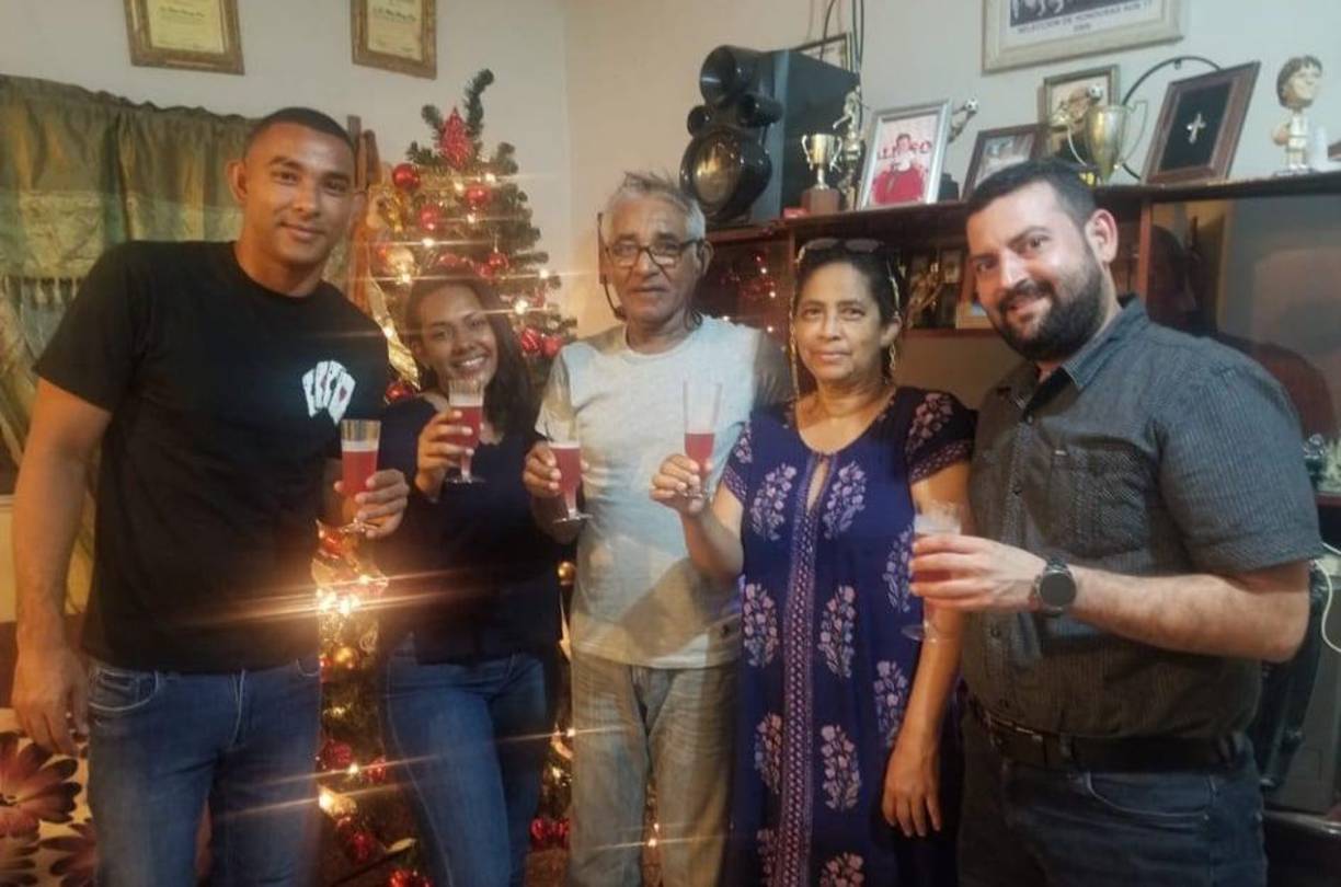José Mendoza: El portero hondureño del Olimpia compartió junto a su familia.