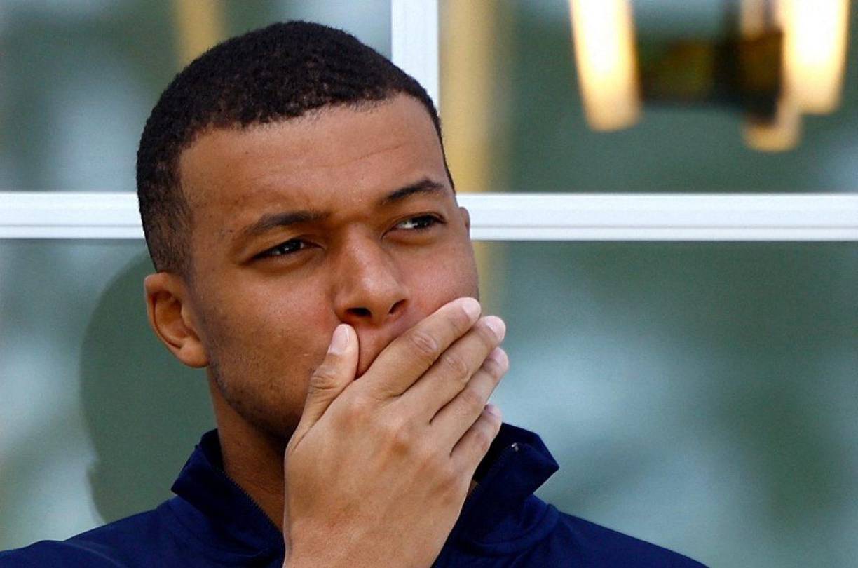 El Real Madrid confirmó el fichaje del astro francés Kylian Mbappé para las próximas cinco temporadas, poniendo fin a siete años de rumores.