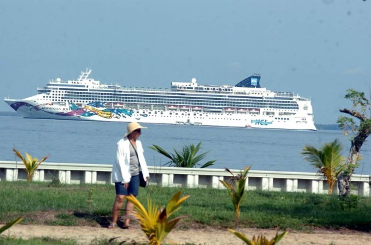 Llega por segunda vez el Joya Noruega a Trujillo.